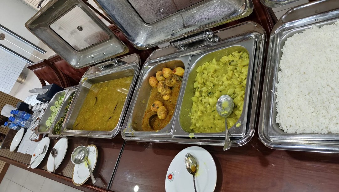 প্রধানমন্ত্রীর অফিসে খাবারের বাজেট কমলো পাঁচ গুণ